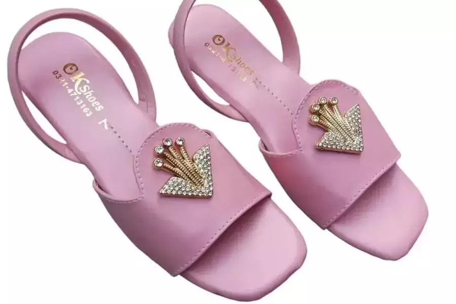 Women’s Flat Sandals – Everyday Comfort Meets Casual Style