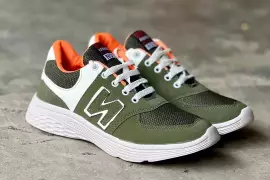 Men’s Lightweight Knit Running Sneakers – Breathable & Flexible Design