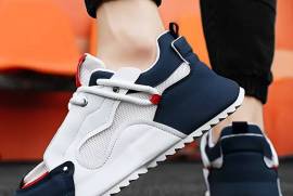 2024 Trendy Men's Sneakers - Durable, Non-Slip, Comfort Fit for All Seasons, Jhelum