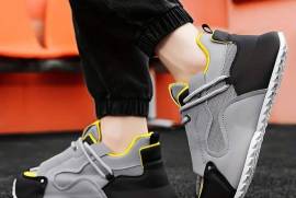 2024 Trendy Men's Sneakers - Durable, Non-Slip, Comfort Fit for All Seasons, Jhelum