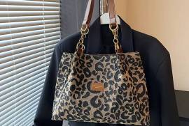 Women's Leopard Print Tote Bag - Faux Leather Shoulder Bag with Zipper Closure, Polyester Lined, Fixed Strap for Casual Outings, Jhelum