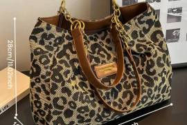 Women's Leopard Print Tote Bag - Faux Leather Shoulder Bag with Zipper Closure, Polyester Lined, Fixed Strap for Casual Outings, Jhelum