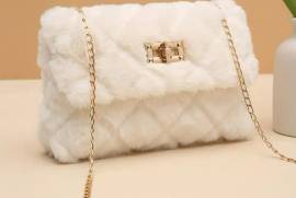 Casual Faux Fur Crossbody Bag with Chain Strap and Turn-Lock Closure, Lightweight Solid Color Messenger Shoulder Bag with Nylon Lining, Removable Strap – Fashionable Fluffy Soft Bag for Women, Jhelum