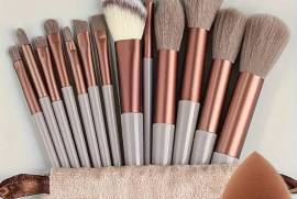 A Set of Makeup Brushes Featuring Gentle, Fast-Drying Bristles - Comes with Brushes for Foundation, Blush, And Eyeshadow, Along with a Beauty Sponge And a Coordinating Storage Pouch - Suitable for Every Skin Type., Jhelum