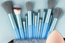 A Set of Makeup Brushes Featuring Gentle, Fast-Drying Bristles - Comes with Brushes for Foundation, Blush, And Eyeshadow, Along with a Beauty Sponge And a Coordinating Storage Pouch - Suitable for Every Skin Type., Jhelum