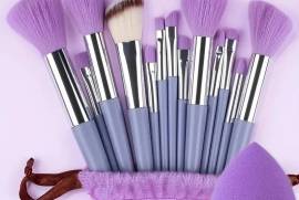 A Set of Makeup Brushes Featuring Gentle, Fast-Drying Bristles - Comes with Brushes for Foundation, Blush, And Eyeshadow, Along with a Beauty Sponge And a Coordinating Storage Pouch - Suitable for Every Skin Type., Jhelum